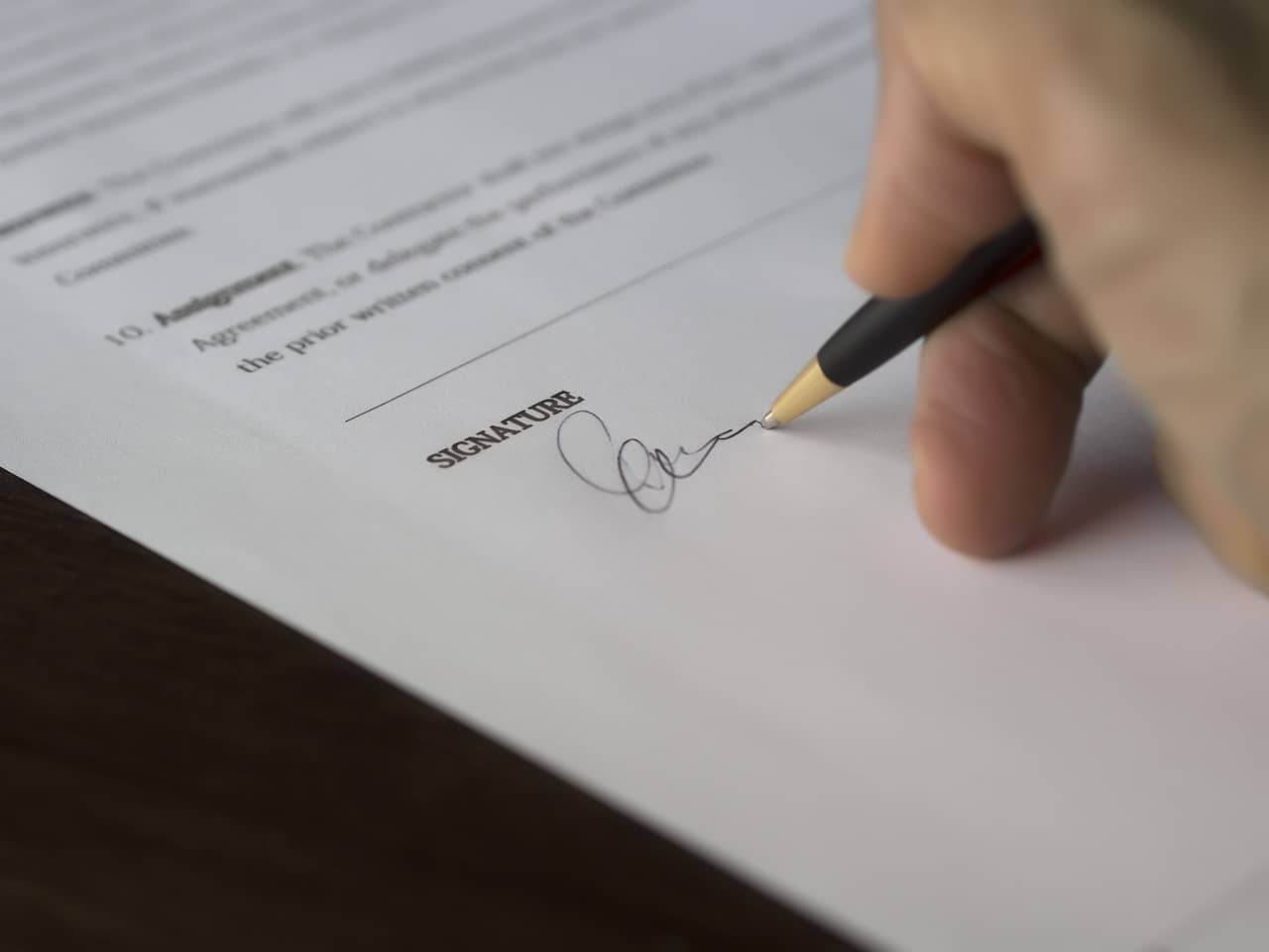 Signature de l'accord de cessions