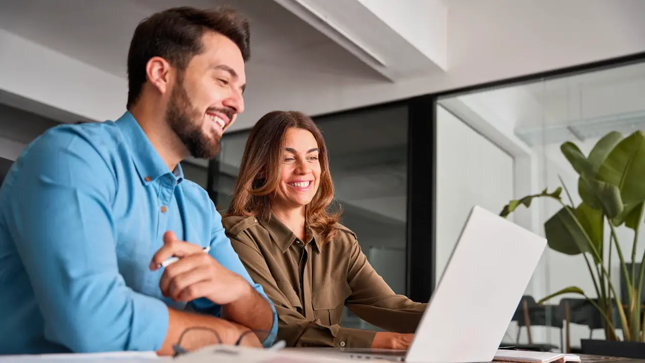 entrepreneur avec un avocat conseil